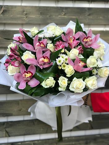 Букет цветов из: Розы и Хризантемы в Пильне