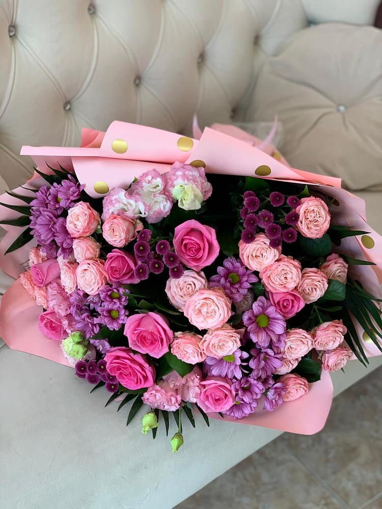 Букет цветов из: Хризантемы, Розы и Лизиантусы в Пильне