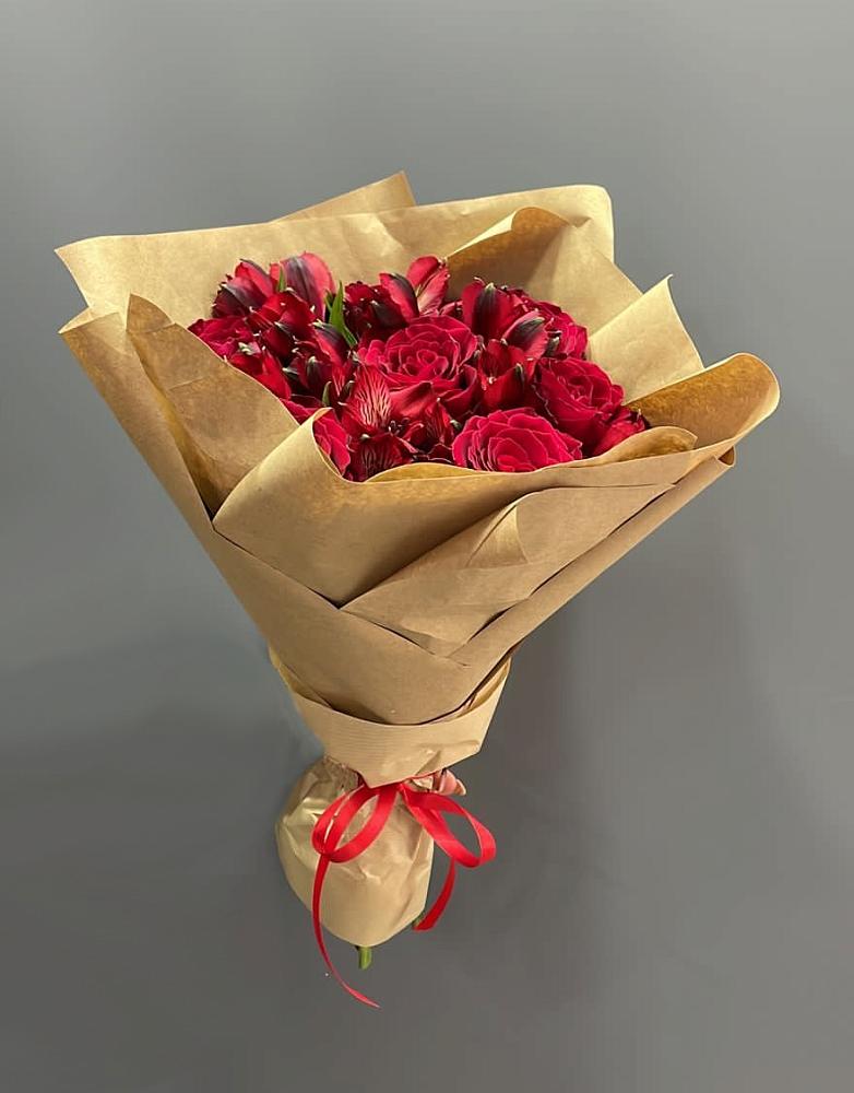 Букет цветов из: Альстромерии и Розы в Пильне