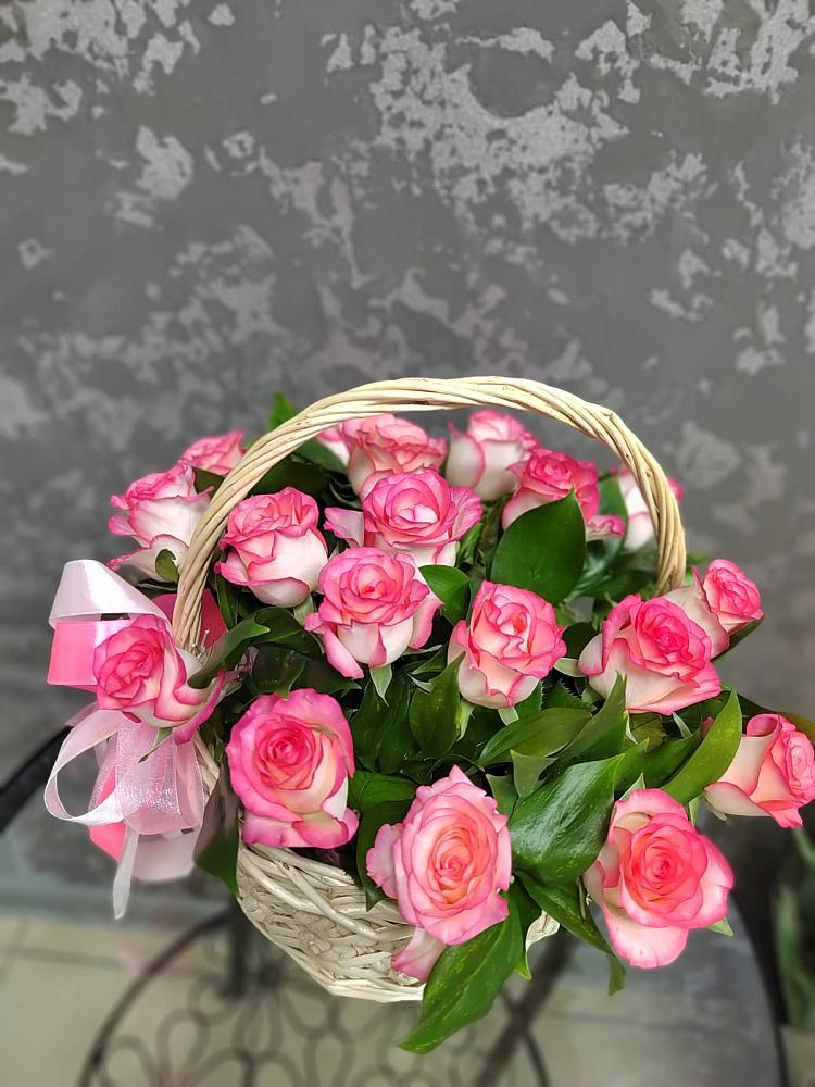Цветочная композиция из Розы в корзине в Пильне