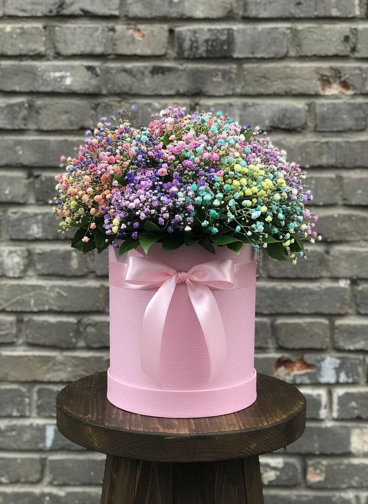 Цветочная композиция из Гипсофила и Розы в шляпной коробке в Пильне