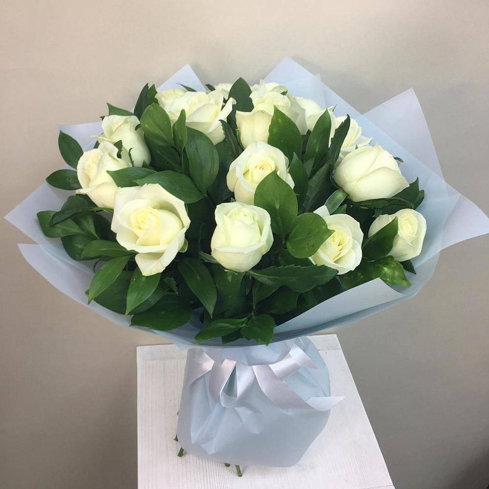 Букет 15 Белых роз Проуд в Пильне