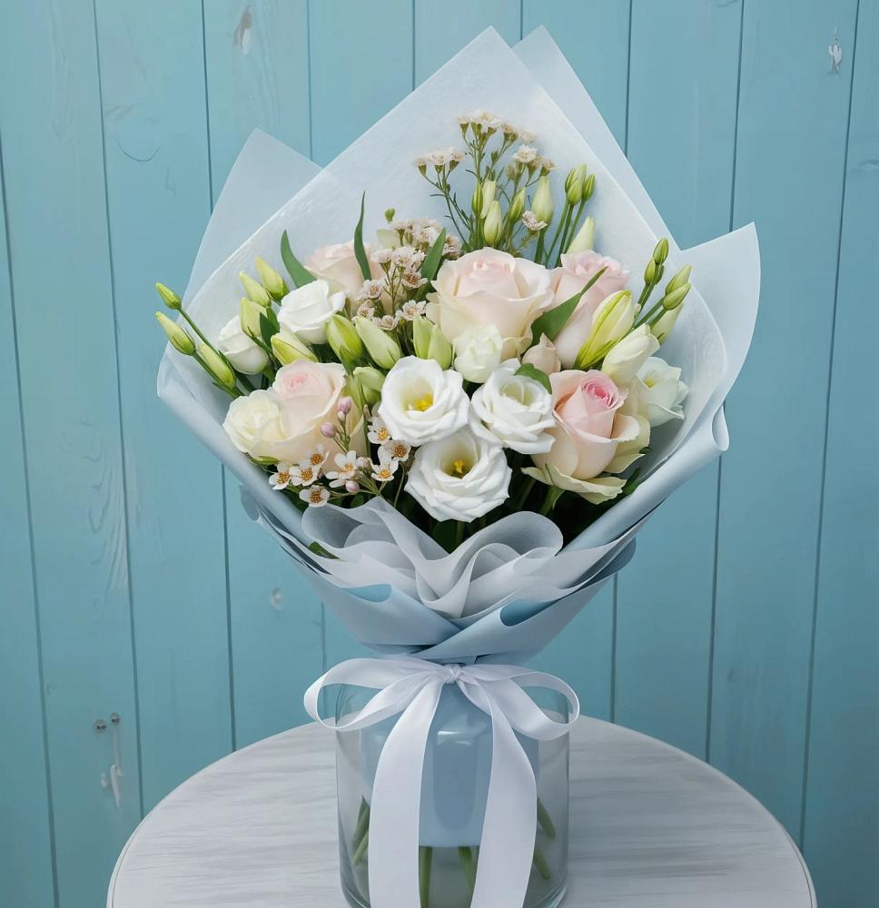 Букет цветов из: Розы и Лизиантусы в Пильне