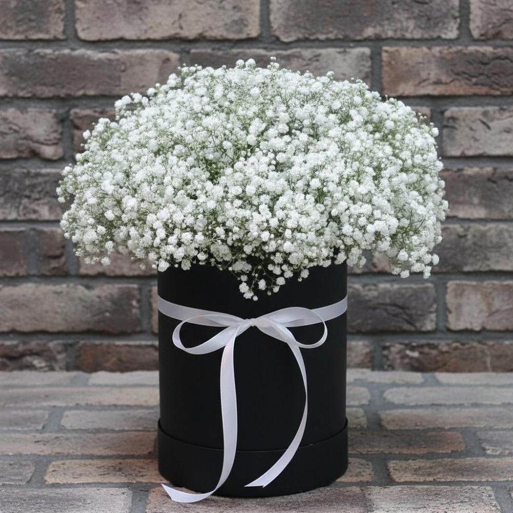 Цветочная композиция из Гипсофила в шляпной коробке в Пильне