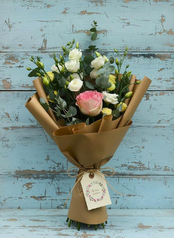 Букет цветов из: Розы и Лизиантусы в Пильне