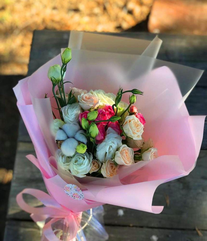 Букет цветов из: Розы и Лизиантусы в Пильне