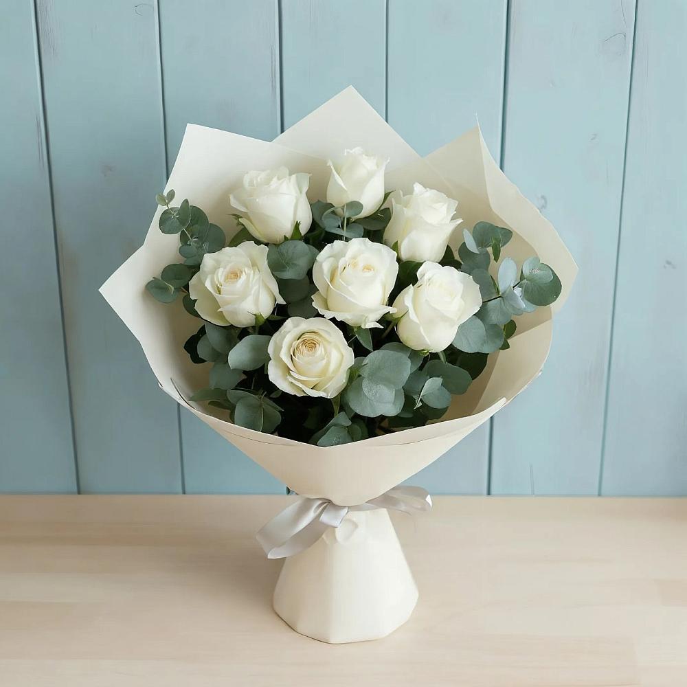Букет Белые розы в Эвкалипте в Пильне