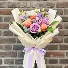 Букет цветов из:  Лизиантусы и Розы в Пильне