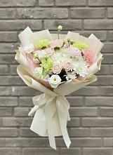 Букет цветов из:  Гвоздики, Розы, Лизиантусы и Хризантемы в Пильне