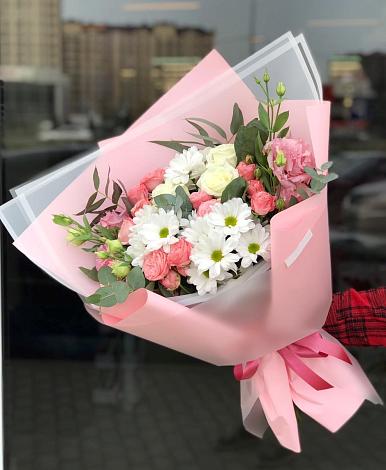 Букет цветов из: Розы, Лизиантусы и Хризантемы в Пильне