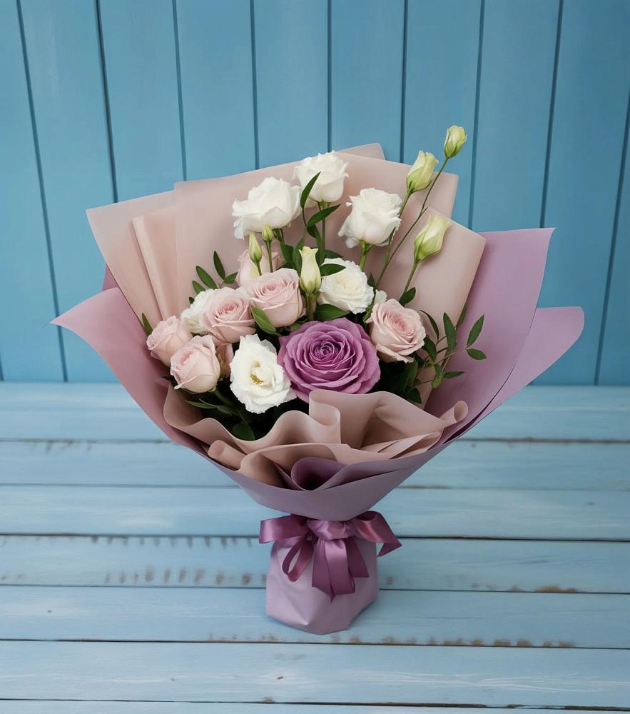 Букет цветов из: Розы и Лизиантусы в Пильне